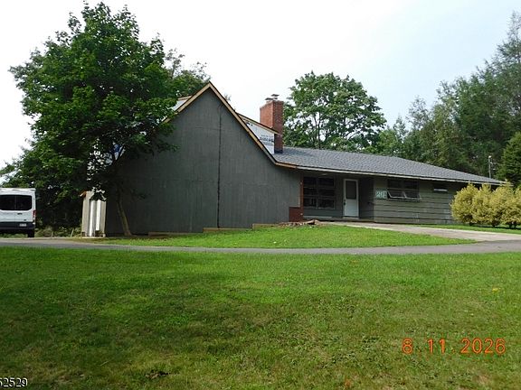 3rd image of 211 Pickle Rd
