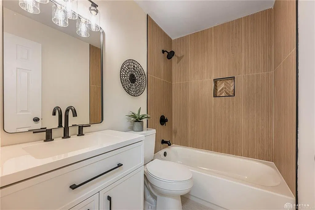 3 bed, 1.5 bath, 1753 sqft, $2,100 — Photo 4