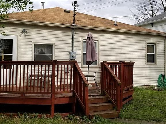 Large Deck just in time for summer!