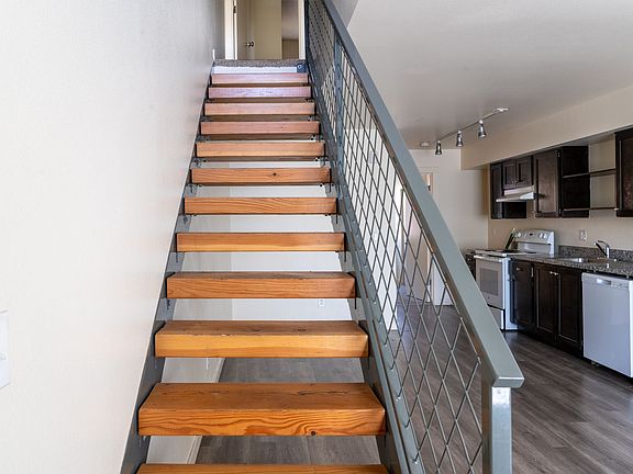 2nd image of 14232 E Burnside St #126