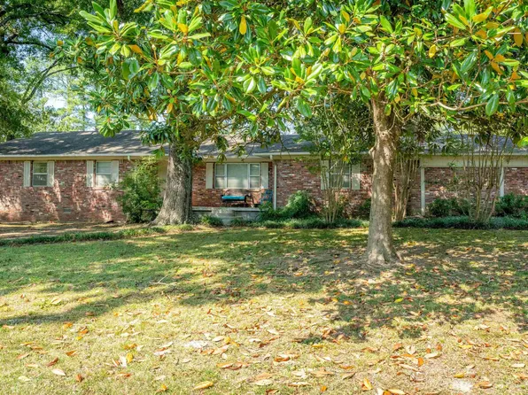 831 Bellaire Dr, Hot Springs, AR 71901