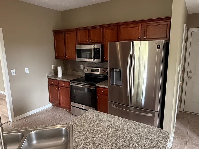 82 Macon Ct E — Photo 7