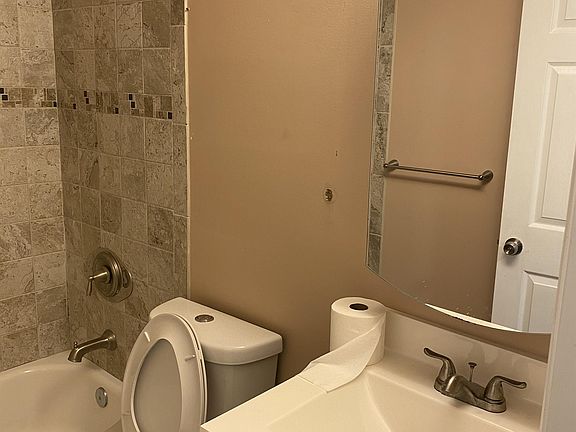 5th image of 332 New St Unit 1