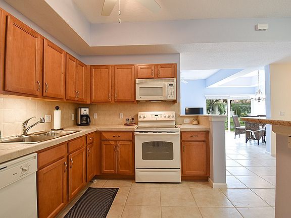 5th image of 560 7th Pl APT 101