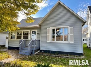 2304 Wallace St, Clinton, IA 52732