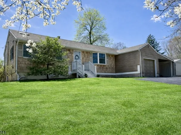 12 Crestwood Dr, Madison Boro, NJ 07940