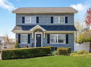 2000 Bergen St, Bellmore, NY 11710