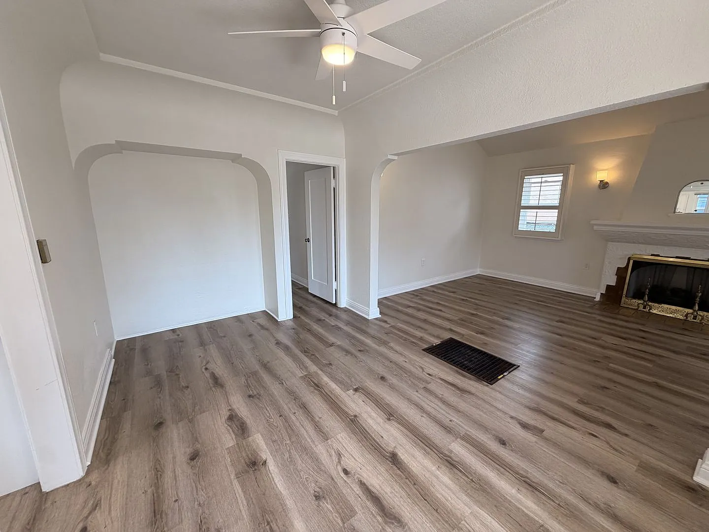 Upgraded 3BD Home | 2-Car Garage + Bonus Room | Private Backyard South LA — Photo 3