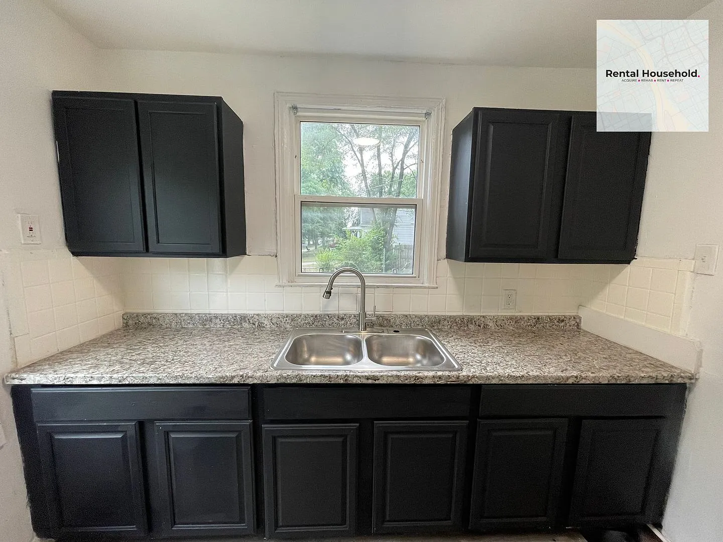 Recent Rent Drop!! Only $1200 for this Updated 3 Bedroom Single Family Home-Move-In Ready — Photo 2