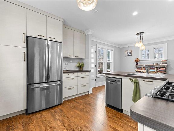 3rd image of 817 W Eleven Mile Rd