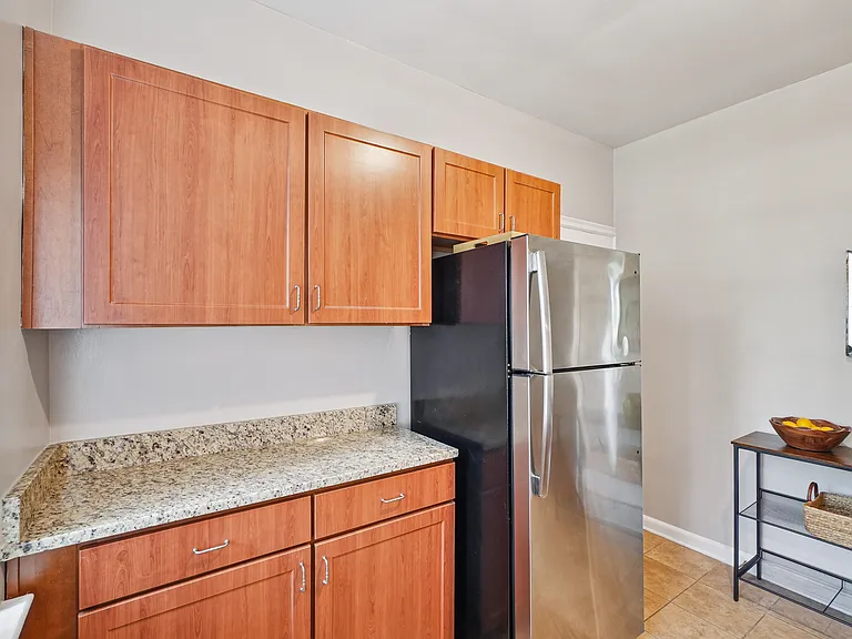 Cameron Court Apartments — Photo 69