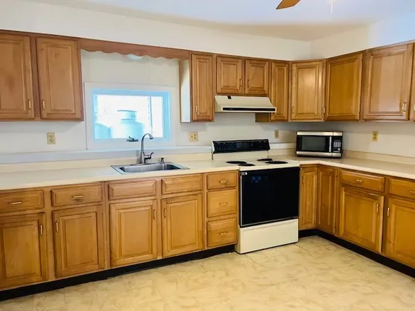 (undisclosed Address), Newtown, CT 06470