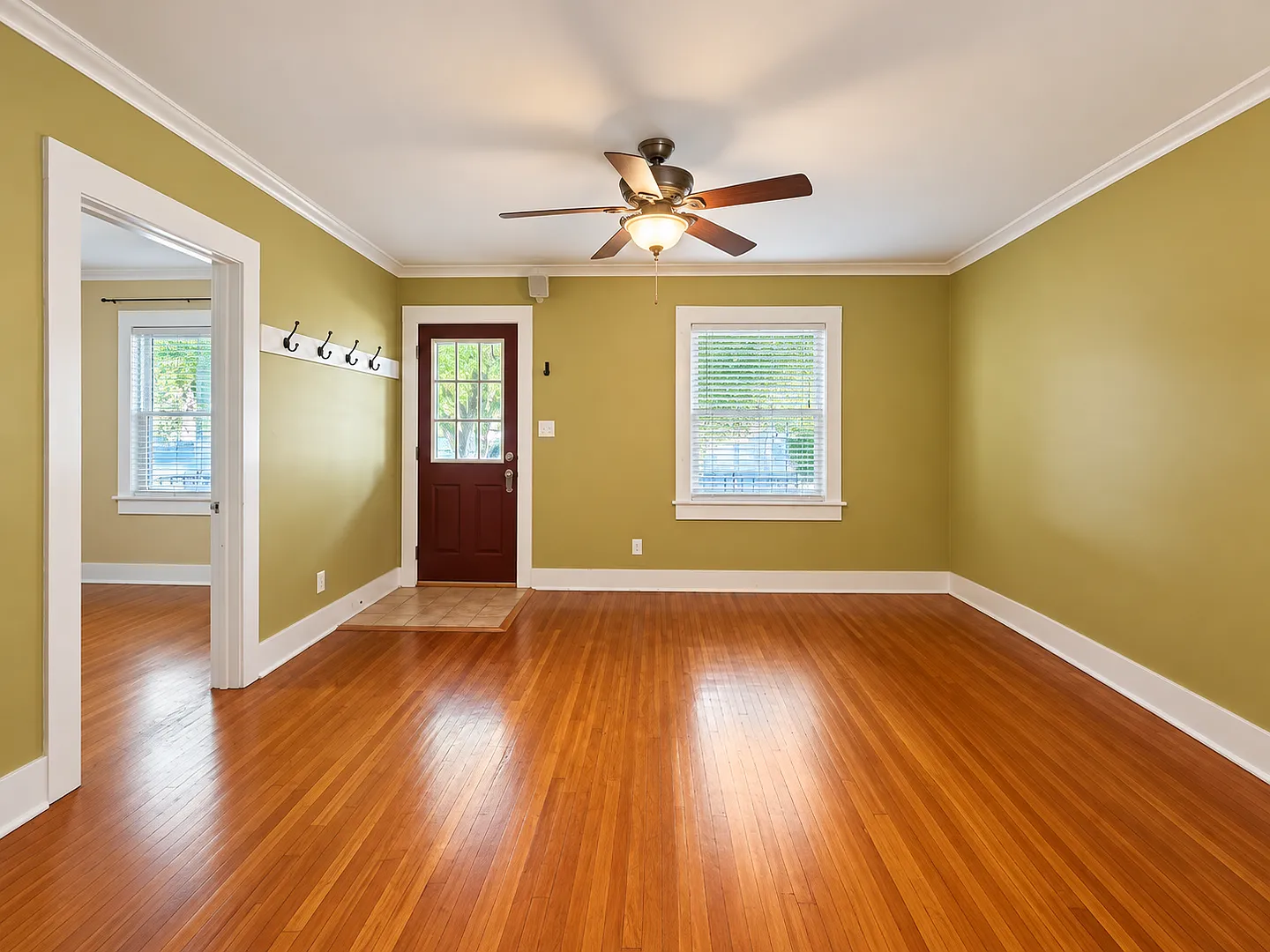 Charming 2 Bedroom Home Available! — Photo 3