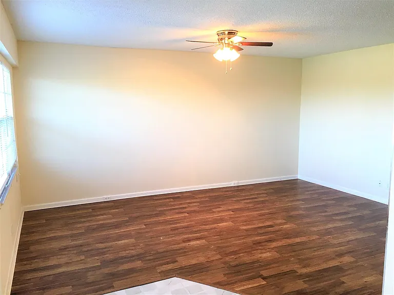 551 SW 135th Ave #405B — Photo 4