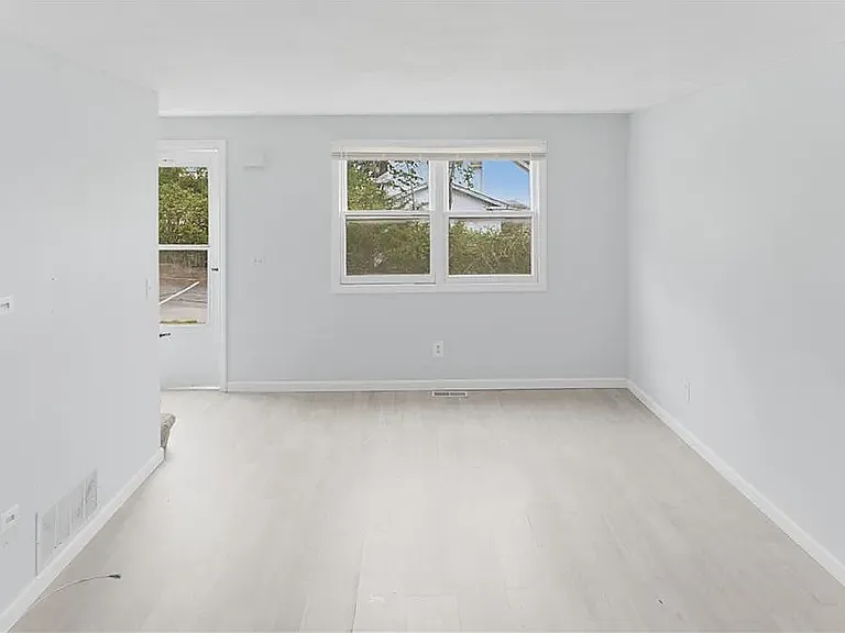 325 Washington St #A — Photo 4