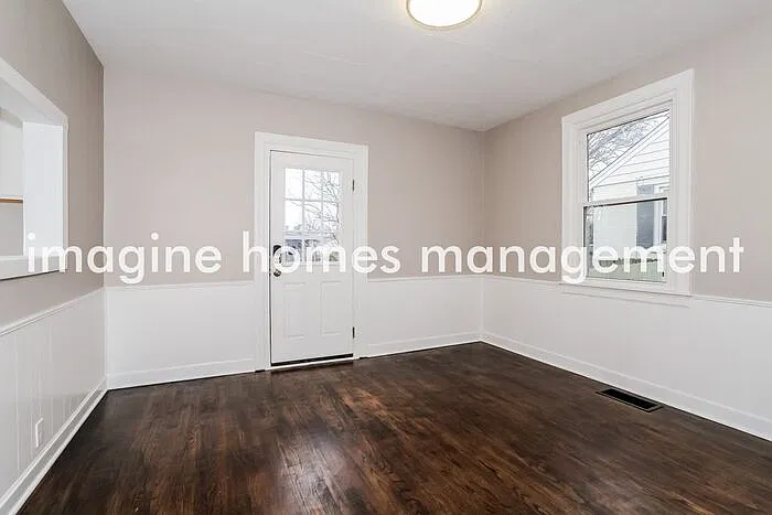 3 bed, 1.0 bath, 1507 sqft, $2,299 — Photo 4