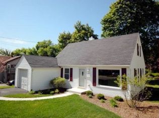 419 Barrington Ave, Dundee, IL 60118