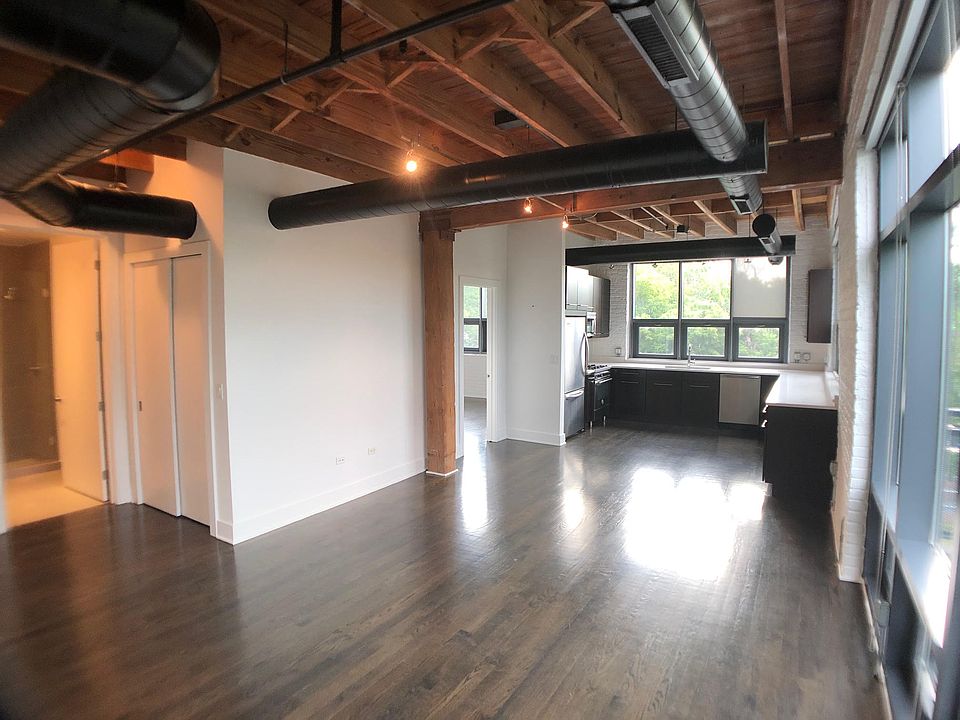 Open floor plan living/dinning room and kitchen