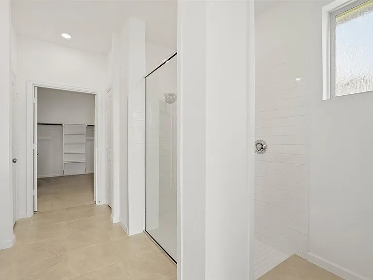 6407 Amberwood Dr — Photo 18