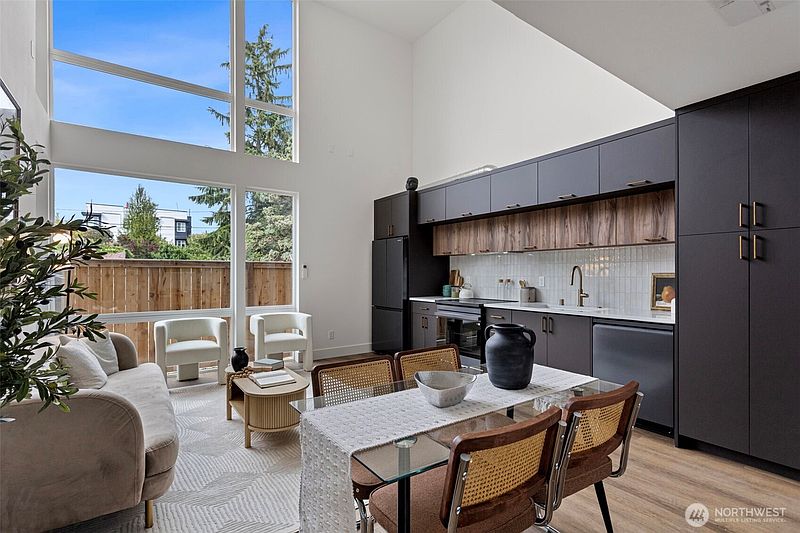 3rd image of 6318 41st Avenue SW #E5
