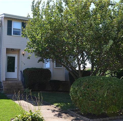 1st image of 160 E Green Valley Cir