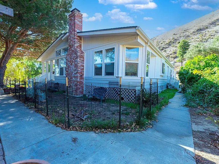1057 E La Loma Ave — Photo 49