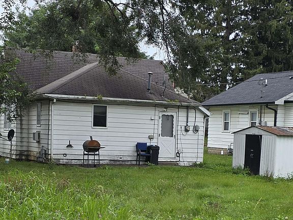 2nd image of 1042 S Indiana Ave