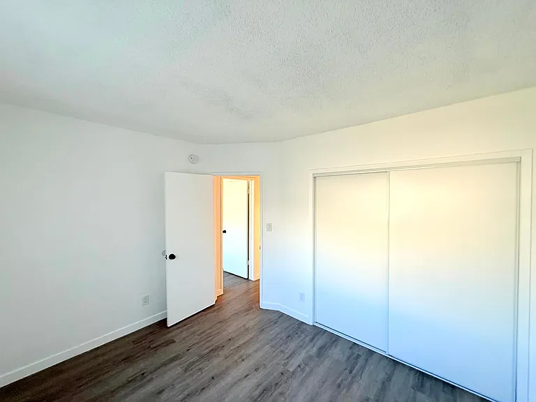 1426 South Point View St. — Photo 15