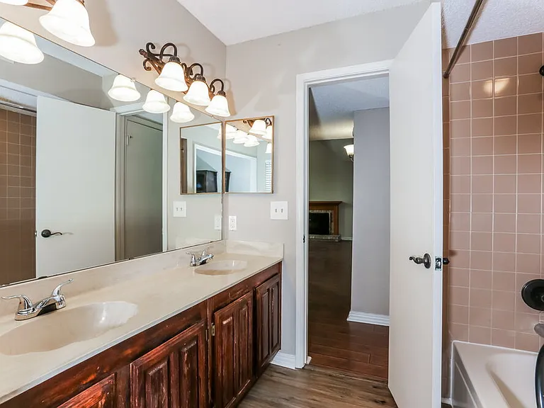 511 Rosewood Ln — Photo 11