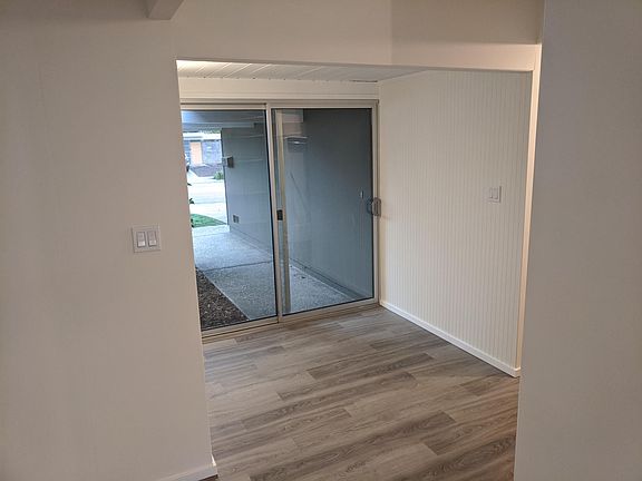 3rd image of 816 Duncardine Way