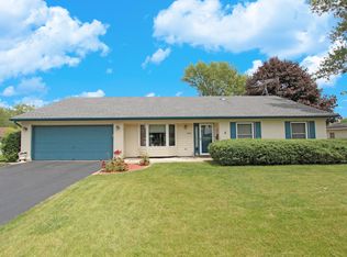 440 Red Bridge Rd, Lake Zurich, IL 60047