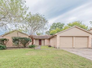 2942 Heritage Colony Dr, Webster, TX 77598