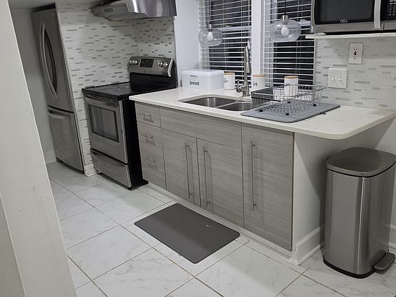 4th image of 2080 E Roxboro Rd NE