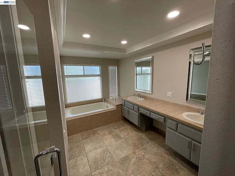 701 Glen Eagle Ct — Photo 8