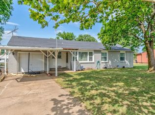 1004 W Davis Dr, Nowata, OK 74048