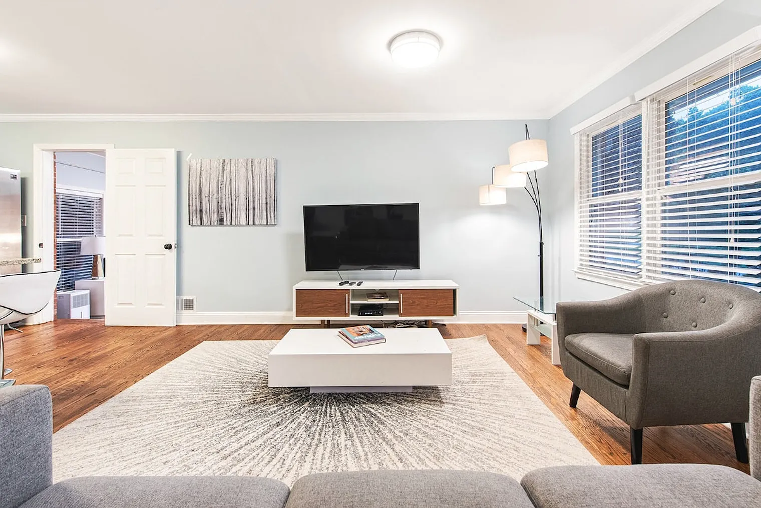 7 bed, 4.0 bath, 3465 sqft, $6,595 — Photo 4