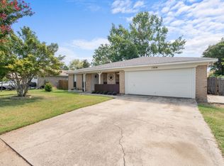 1704 Prince Dr, Benbrook, TX 76126