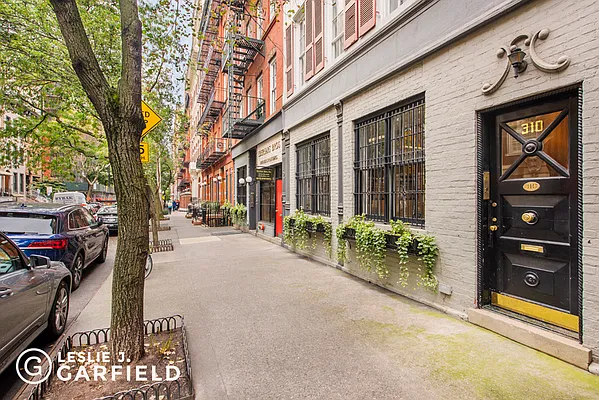 Rented by Leslie J. Garfield | media 30