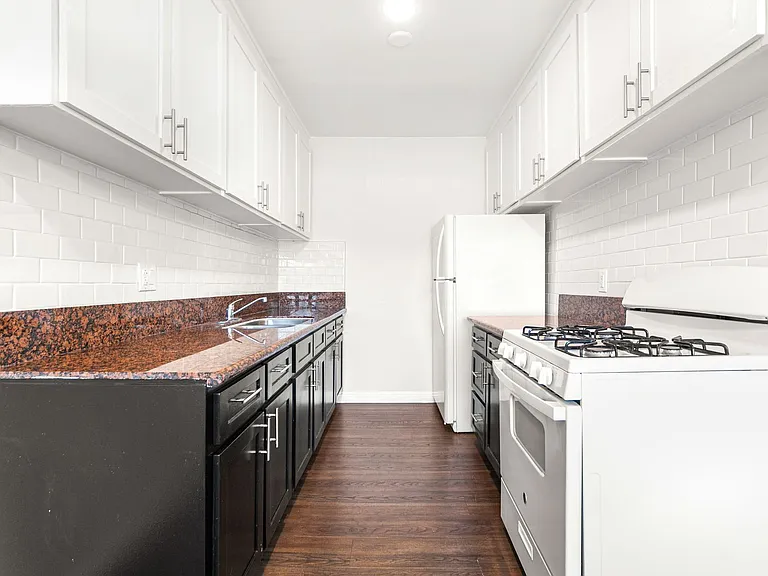 710 W 27th Street — Photo 5