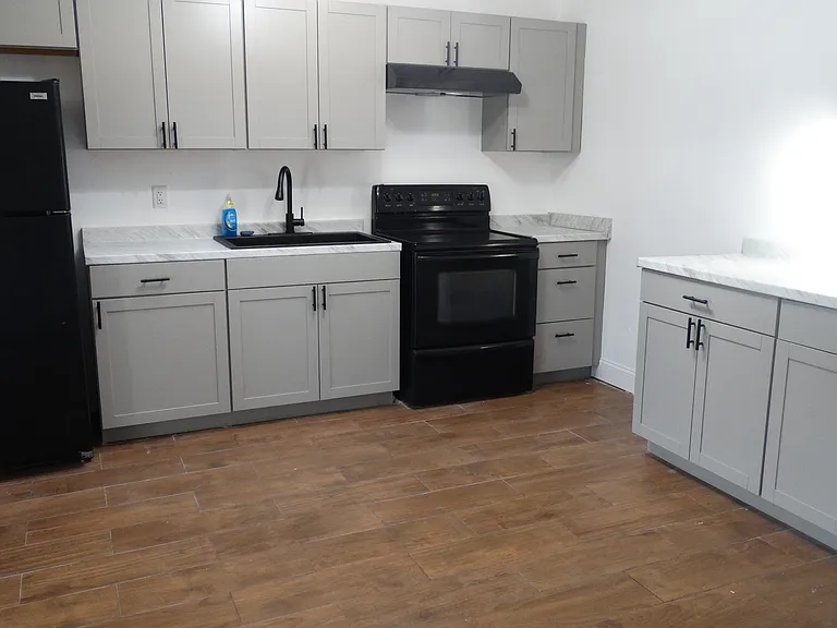 7878 Caxton Cir E — Photo 1