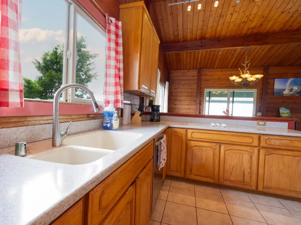 93-7015 Kamaoa Rd, Naalehu, HI 96772