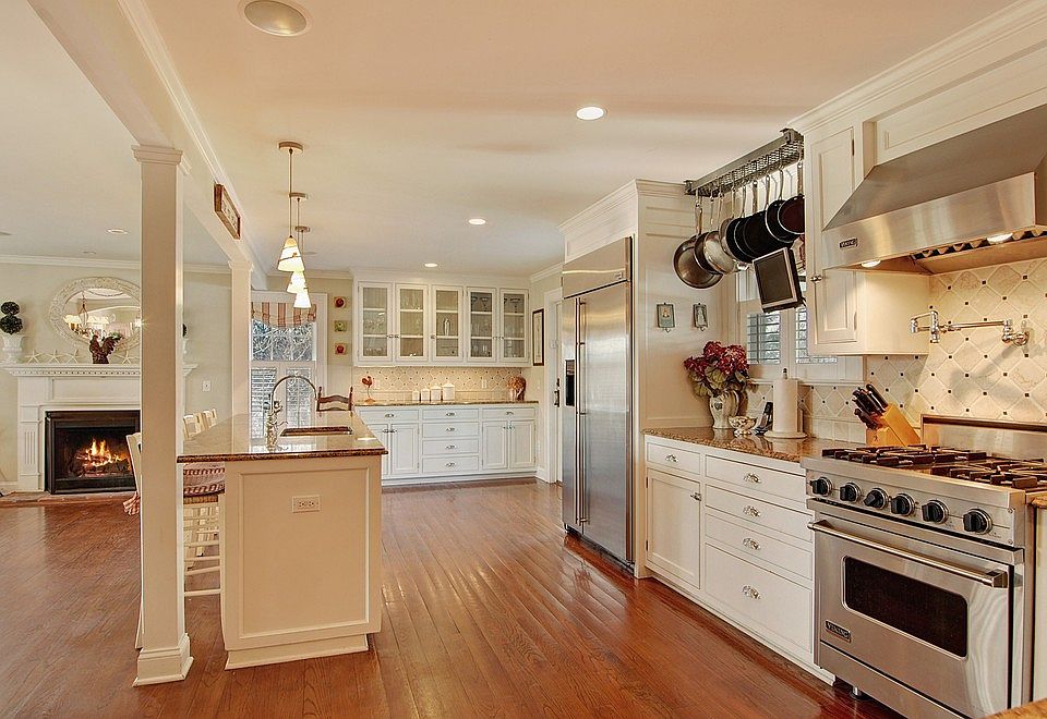 1st image of 32 N Bishop Ln