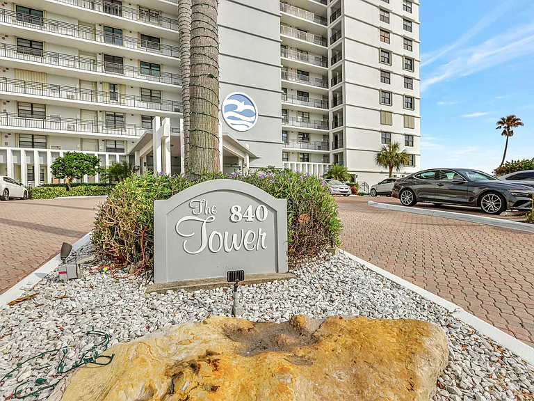 840 Ocean Dr #806 — Photo 42