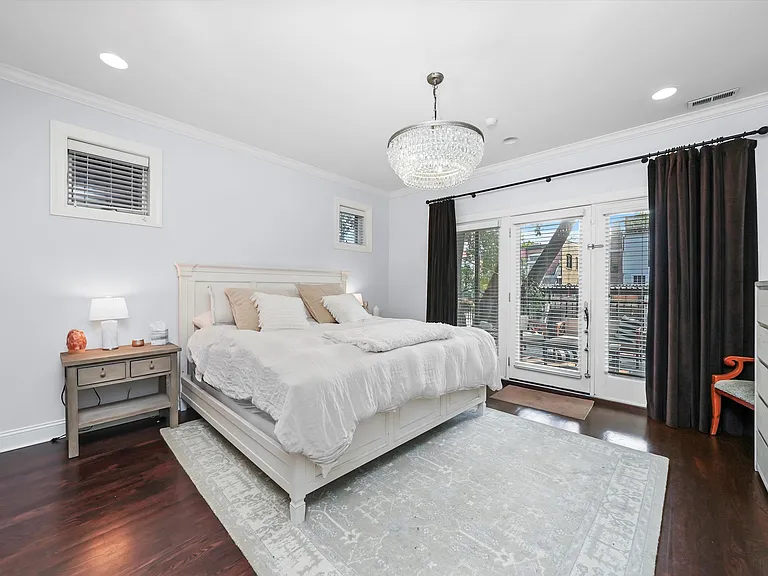 2731 N Wilton Ave #2 — Photo 11