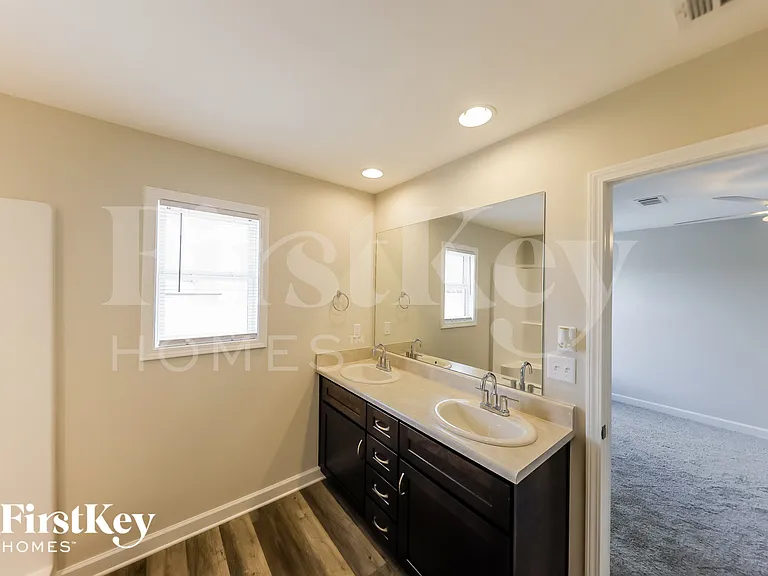 120 Castlebar Cir — Photo 12