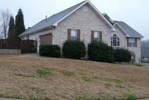 2nd image of 826 Crestfield Ct