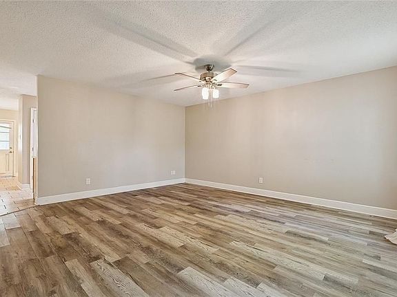 3rd image of 1128 Saint Maria St