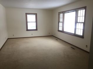 1109 Hazel St, Pella, IA 50219