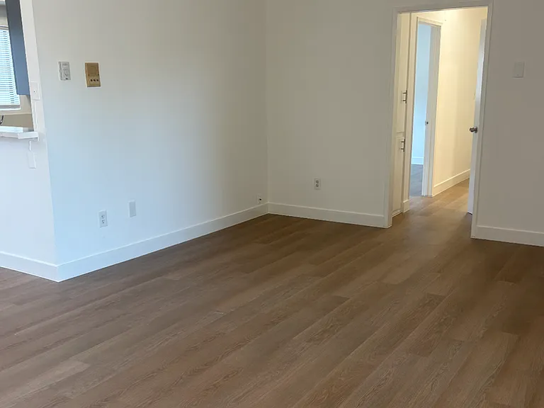 7061 Whitsett Ave — Photo 2