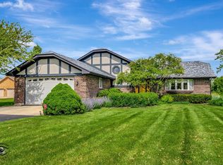 24251 S Harvest Hills Rd, Frankfort, IL 60423
